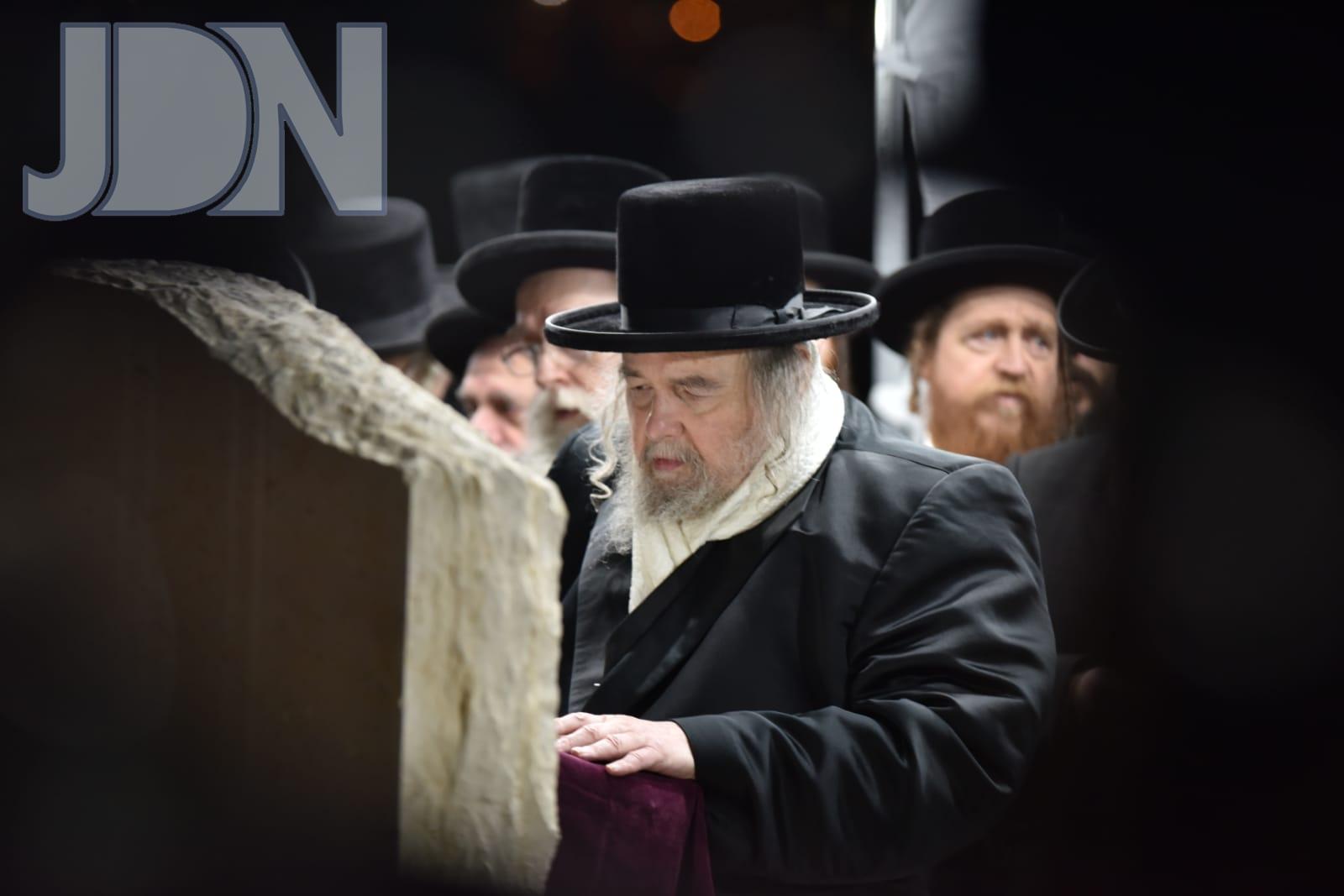 האם לברוח מישראל בגלל המלחמה? התשובה של הרבי מבעלזא לאברך המודאג