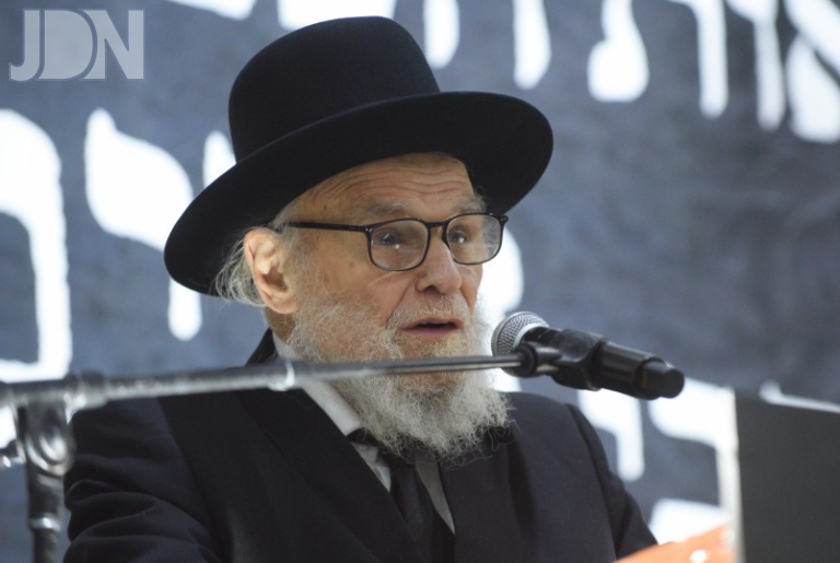 אנחת רווחה בעולם התורה: עדכון מבית החולים על מצב מרן הגאון רבי משה הלל הירש