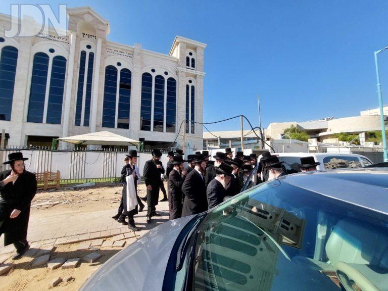 האדמו''ר מויז'ניץ באלעד אמרי ברוך (15)