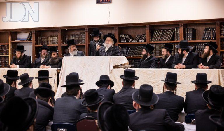 האדמו''ר ממונקאטש בישיבת יודעי בינה מונקאטש לרגל הילולת בני יששכר מדינוב זי''ע יוסי גאלדבערגער (4)