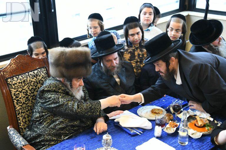 ויז'ניץ סעודת ר''ח טבת פג (2)