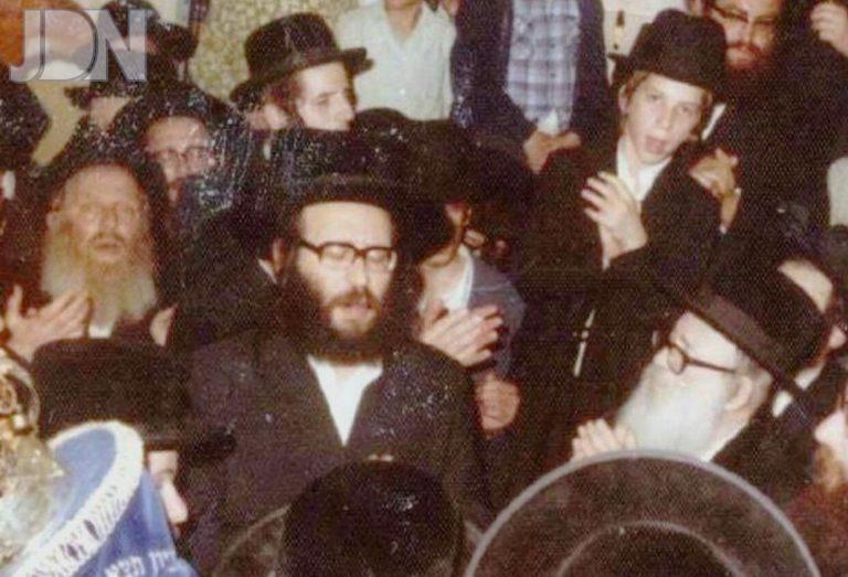 כ''ק רבי יצחק אייזיק מספינקא זצ''ל לצד אביו האדמו''ר זצוק''ל - (1)