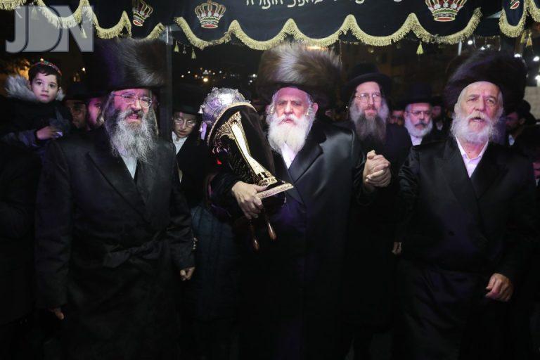 קאסוב ויז'ניץ הכנסת ס''ת (19)