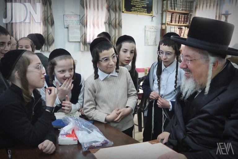 תלמידי תת דרכי אבות צאנז אצל אדמור מזאלאזיץ (44)