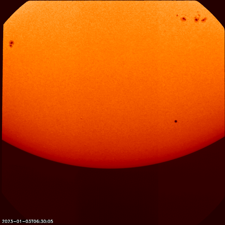Mercury_transit_and_sunspots_pillars