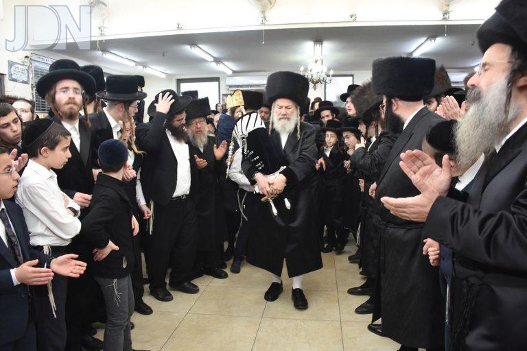 אשלג הכנסת ס''ת (37)