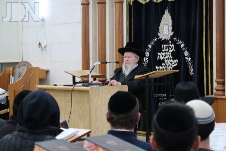 הגאון הגדול רבי מיכל זילבר בשיחת חיזוק בישיבת קרית מלאכי (1)