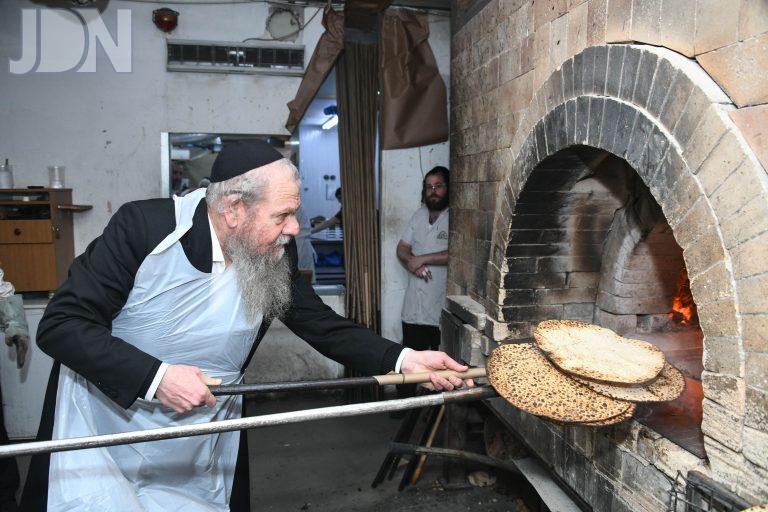 הגרמ''ש אדלשטיין אפיית מצות (30)