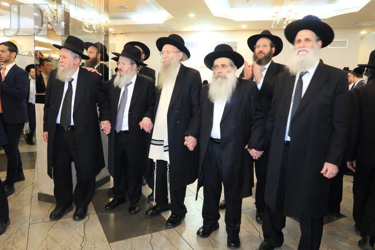 הרב דינר והרב סטוארט חתונה (30)
