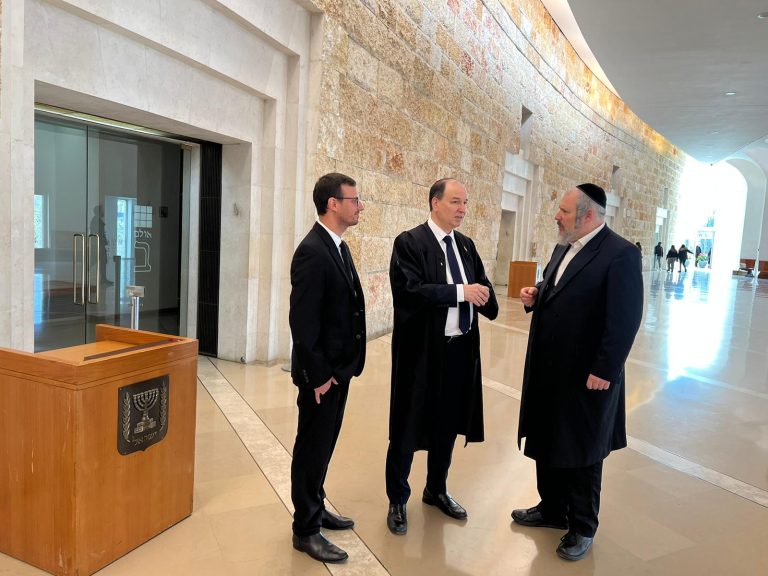 עתירה בבגץ על אפליית תקציבי הפרסום