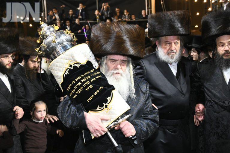 קרעטשניף ירושלים הכנסת ס''ת (45)