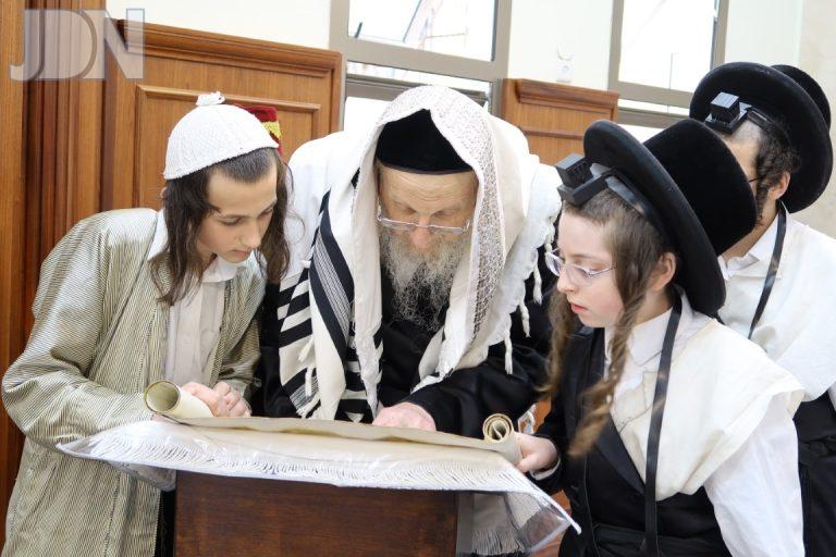 אוז'רוב קריאת המגילה (5)