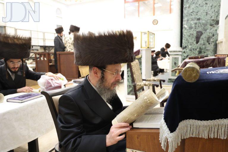 גאב''ד זוועהיל קריאת מגילה (1)
