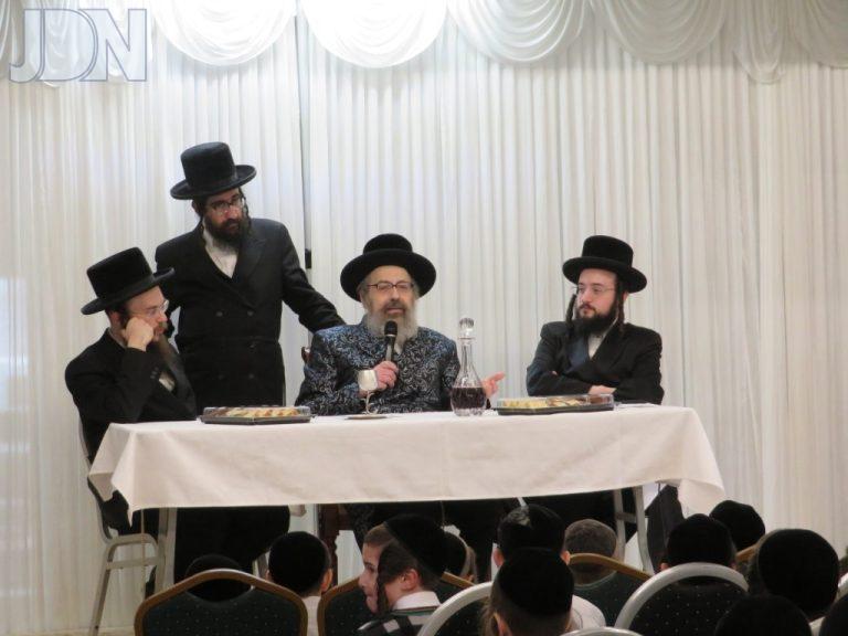 האדמו''ר מוויז'ניץ לונדון בביקור בעיר וועסטקליף סמוך ללונדון (6)