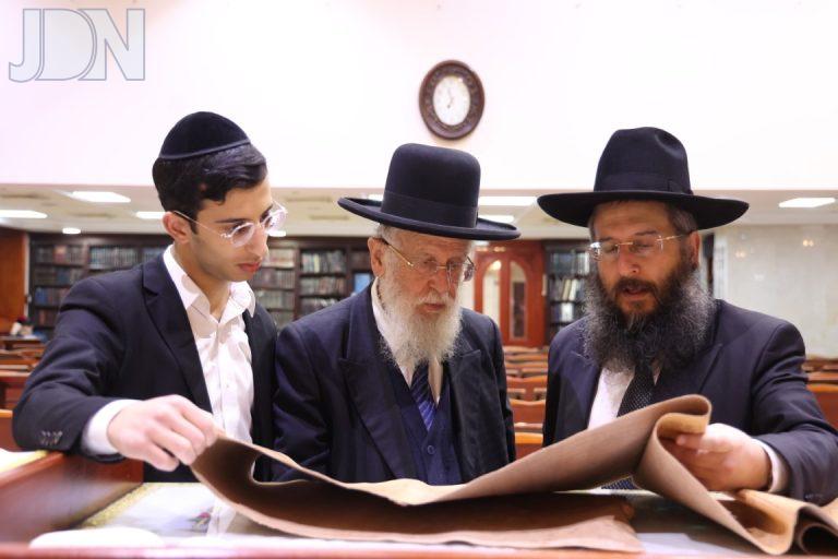 הגר''א טופיק קריאת מגילה (3)