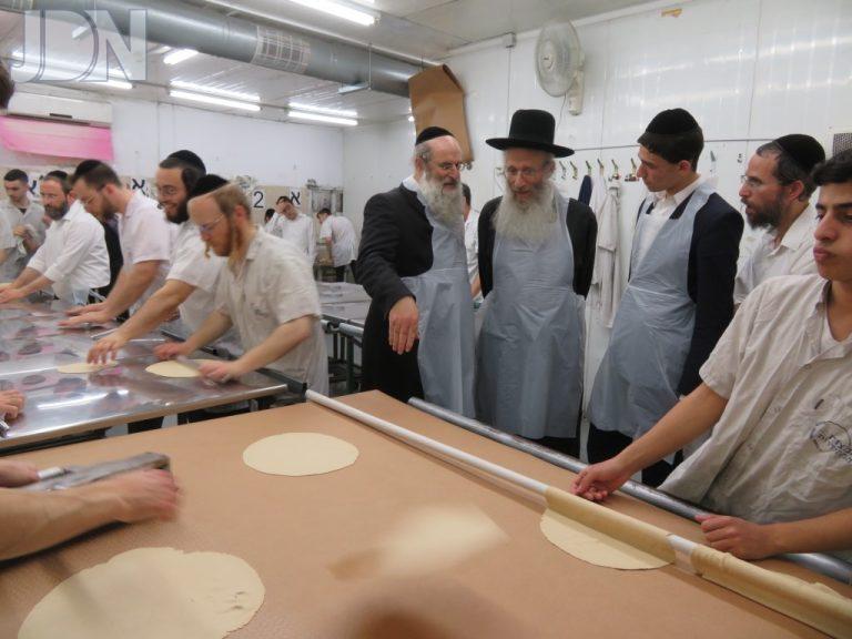 הגרי''א דינר באפיית מצות (3)