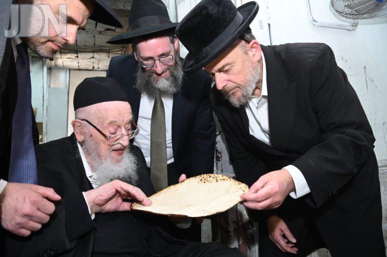 הגרמ''צ ברגמן אפיית מצות (23)