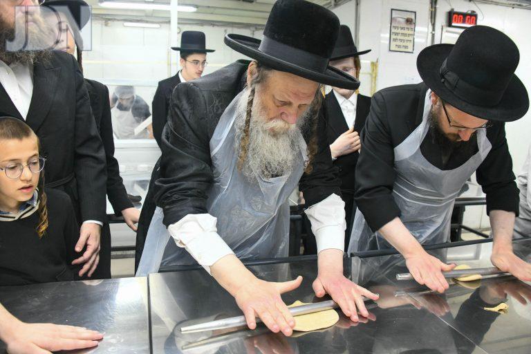 מודז'יץ אפיית מצות (12)