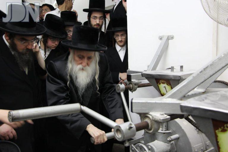 מכנובקא בעלזא טחינת חיטים (10)