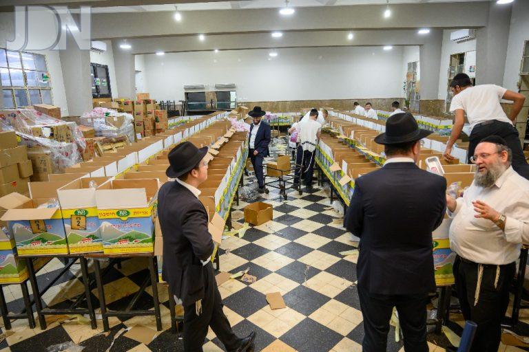 פוניבז' חלוקת קמחא דפסחא (8)