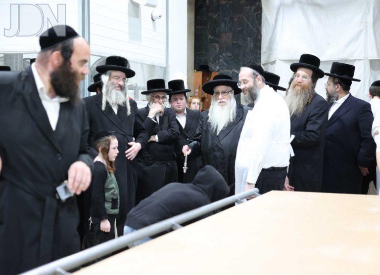 צאנז אפיית מצות (2)
