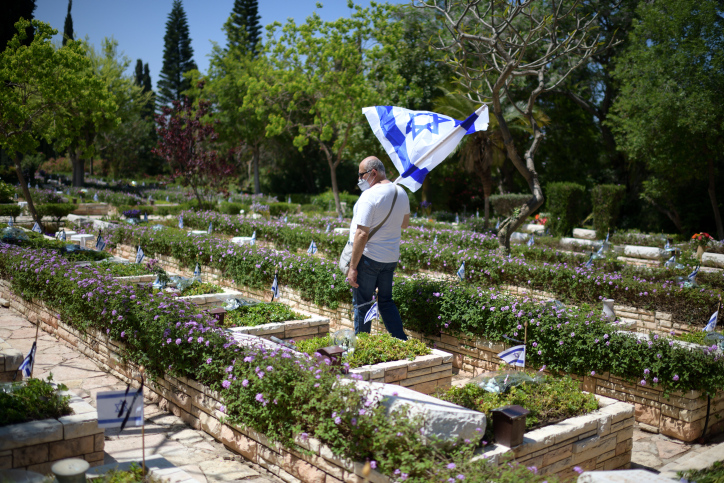 Israel marks Memorial Day as cemeteries are closed to the public