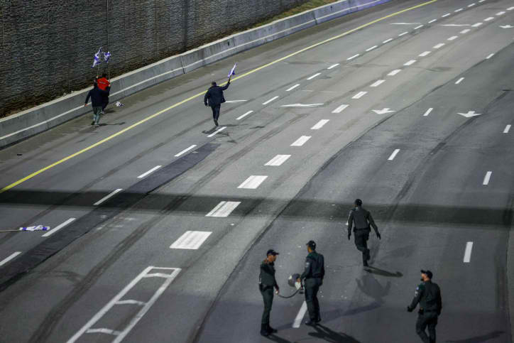 F230401EM01