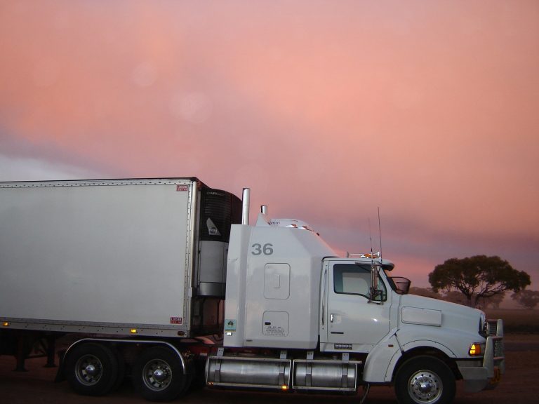 truck-g2af03a378_1920