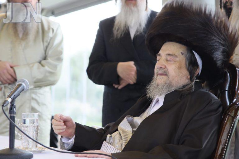 הגרי''מ שכטער מול מקום המקדש (2)
