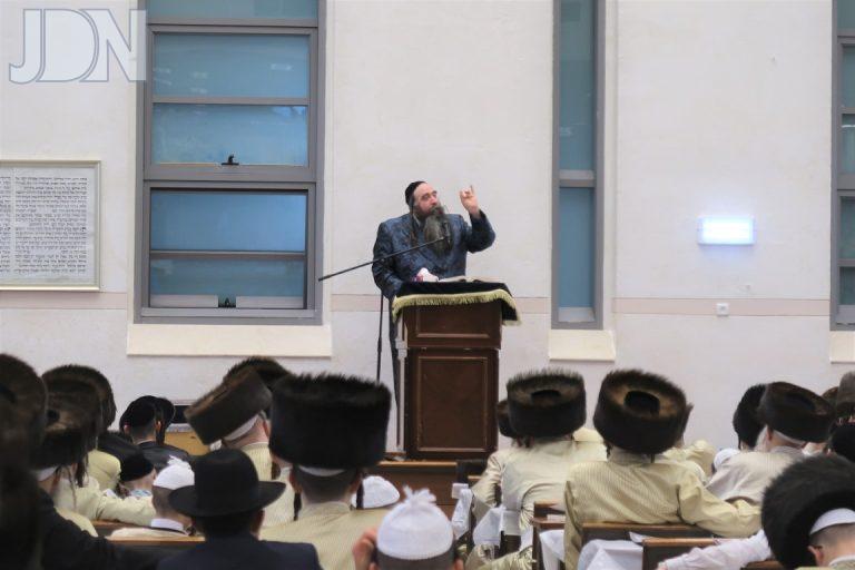 הגריש''ב הלברשטאם בשיעור בביהמ''ד תולדות אהרן (1)