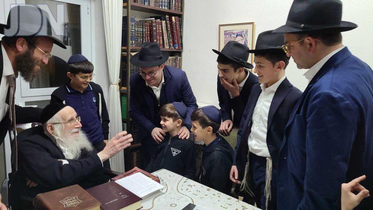הגר''ע אויערבאך פסח פג (8)