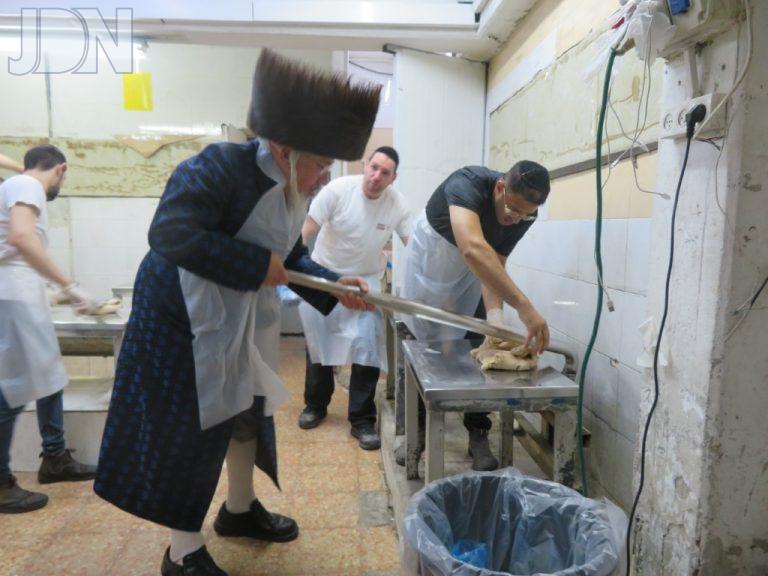 זאלזיץ אפיית מצות מצוה (1)