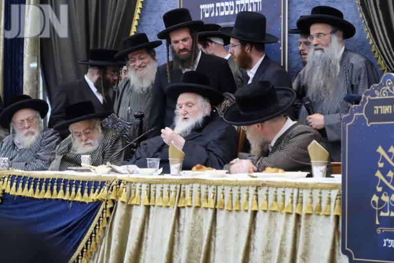 תולדות אהרן מעמד כבוד התורה (15)
