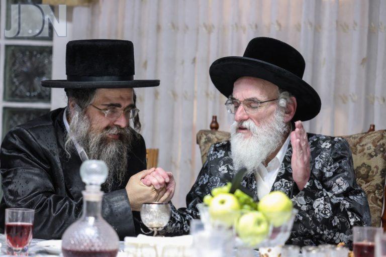 האדמו''ר מויז'ניץ אצל הרב אלעזר שטרן (7)