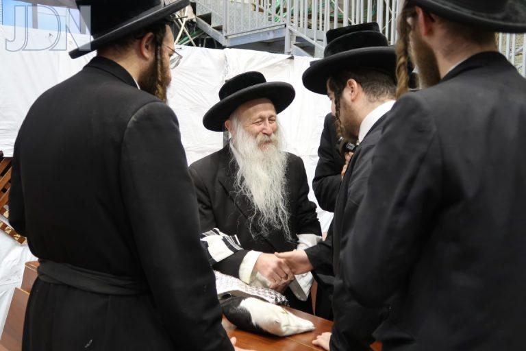הגר''מ שטיינער בתפילת שחרית בירושלים (7)