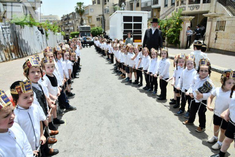הכנסת ספר תורה סאטמאר ב''ב תשבר (5)