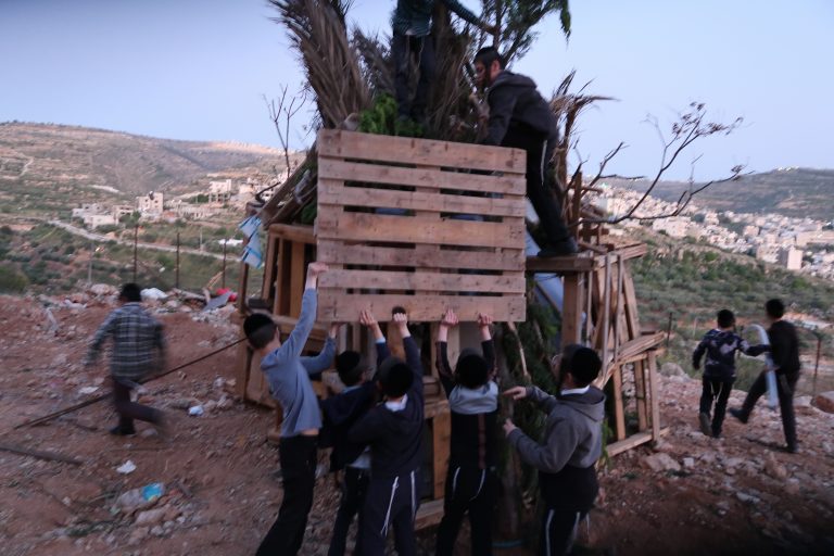 ילדי ביתר אספו קרשים ובנו מדורת לג בעומר (30)