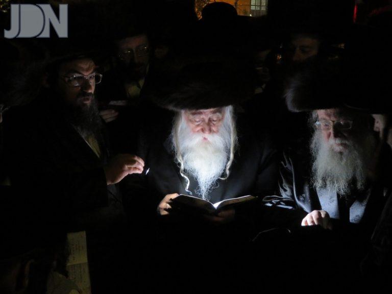 מכנובקא בעלזא קידוש לבנה (5)