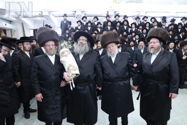 סאטמאר בני ברק הכנסת ספר תורה (37)