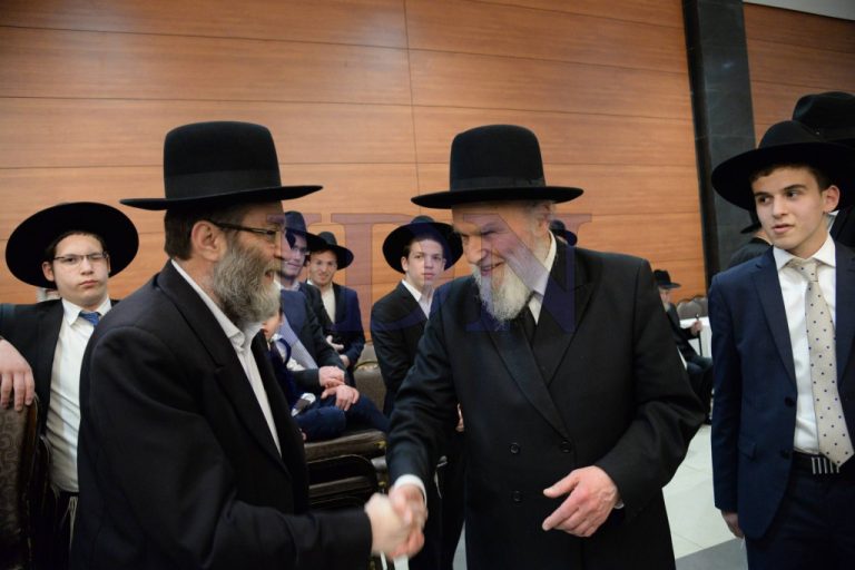 שמחת-נישואי-נכדת-רבי-משה-הלל-הירש-•-צפו-24-1024x682