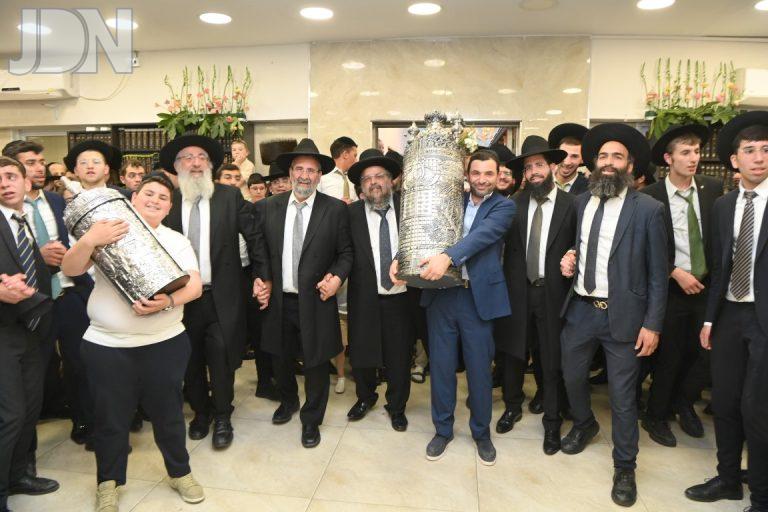 תורת אברהם הרב זאדה הכנסת ס''ת (28)