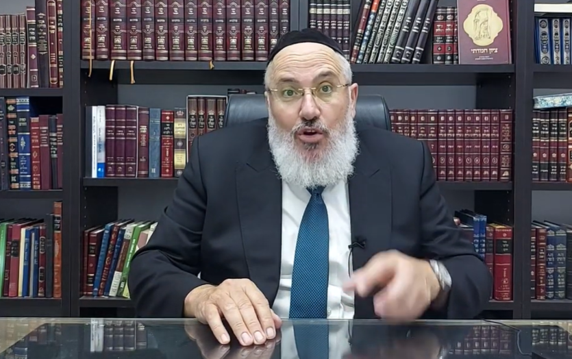 רבה של אור יהודה עם רעיון מיוחד לפרשת קרח • צפו