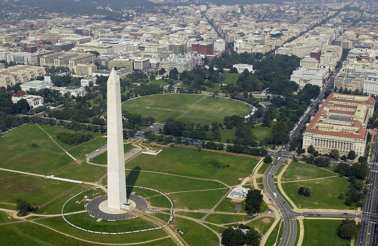 1280px-WashMonument_WhiteHouse