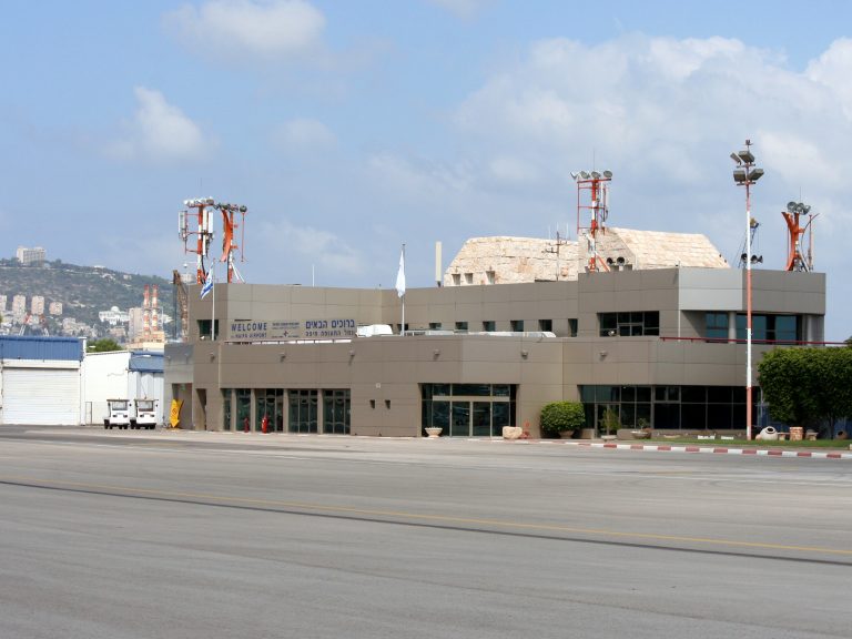 Haifa_Airport_terminal_2013