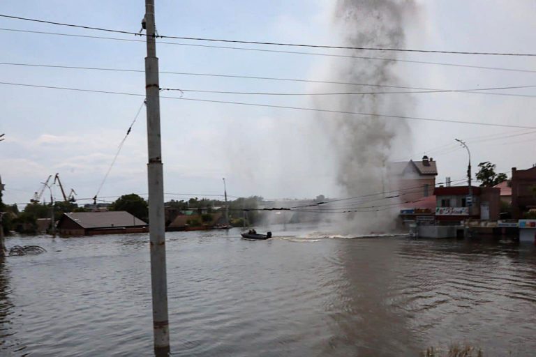 Kherson_after_flooding_and_during_Russian_shelling,_2023-06-08