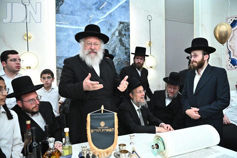 resized_הכנסת_ספר_תורה_למרכז_סיעודי_תפארת_הורים_בבני_ברק_3