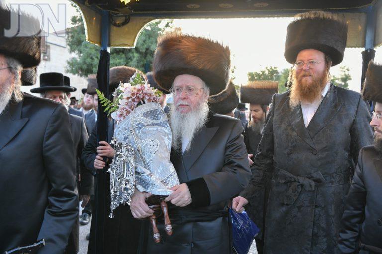 באסטאן הכנסת ספר תורה (45)