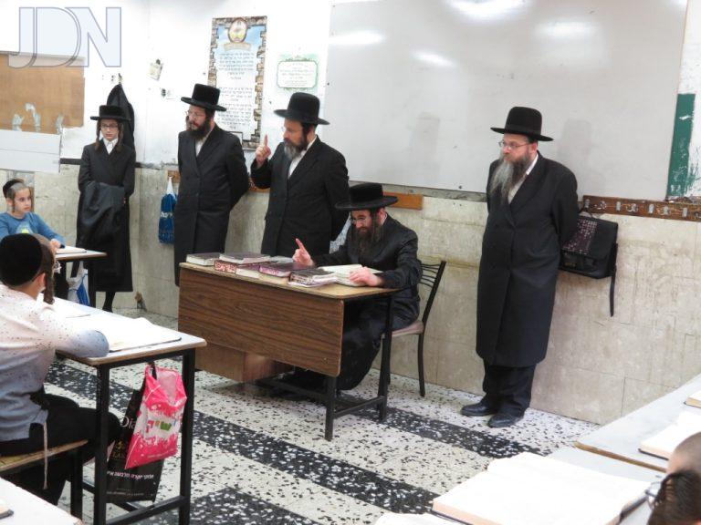 הגרח''צ טייטלבוים סאטמאר ב''ב שבועות מוסדות (15)