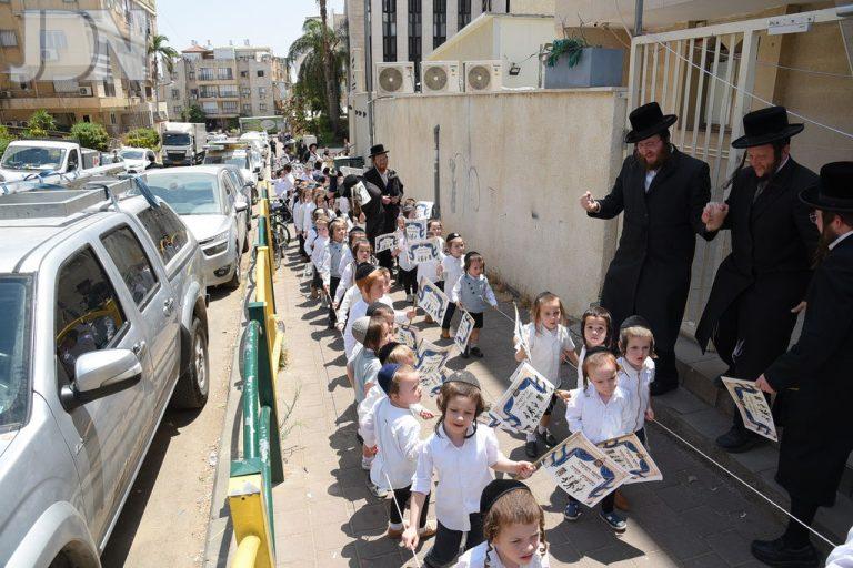 ת''ת שומרי אמונים הכנסת ס''ת (3)