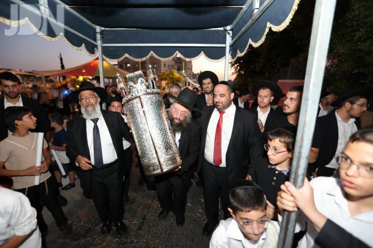 אורות ההלכה ביתר הכנסת ספר תורה (20)